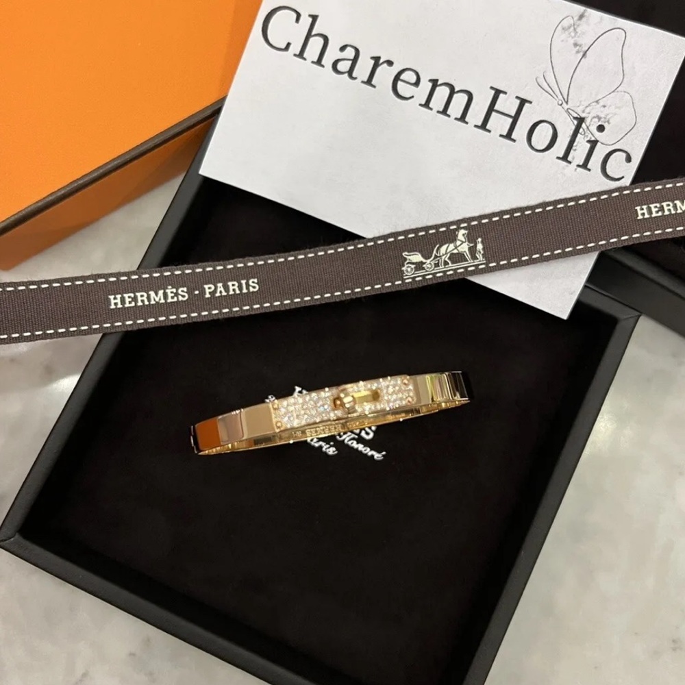 Brand New! Pretty! 💛 Hermes Kelly 18K Rose Gold Diamond 💛 ST Size Bracelet